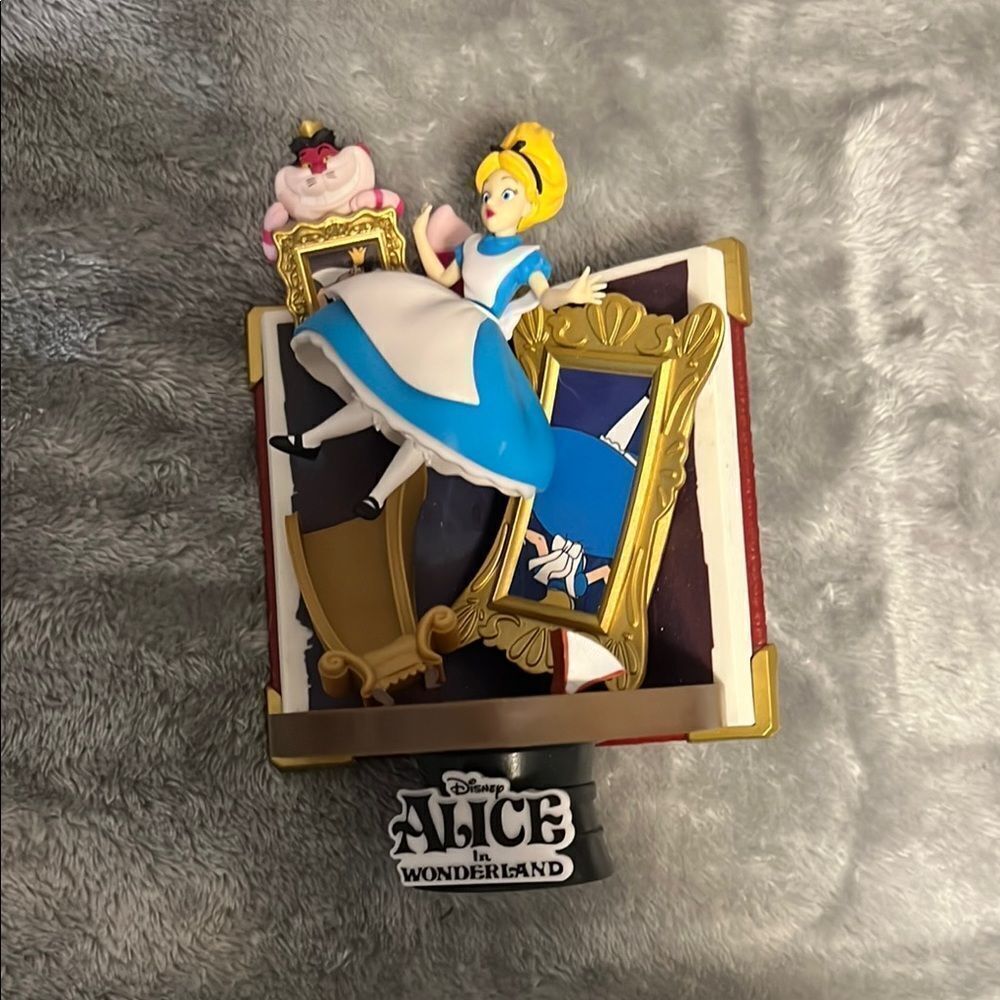 Beast Kingdom Disney D-Stage 077 - Story Book Series Alice in Wonderland Figure